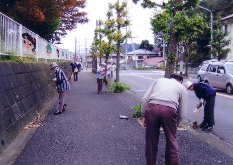 写真：きれいなまちづくり活動のようす