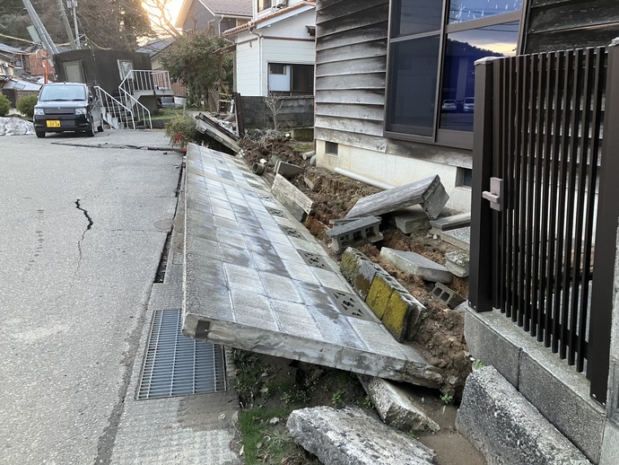 令和6年能登半島地震で倒壊したブロック塀