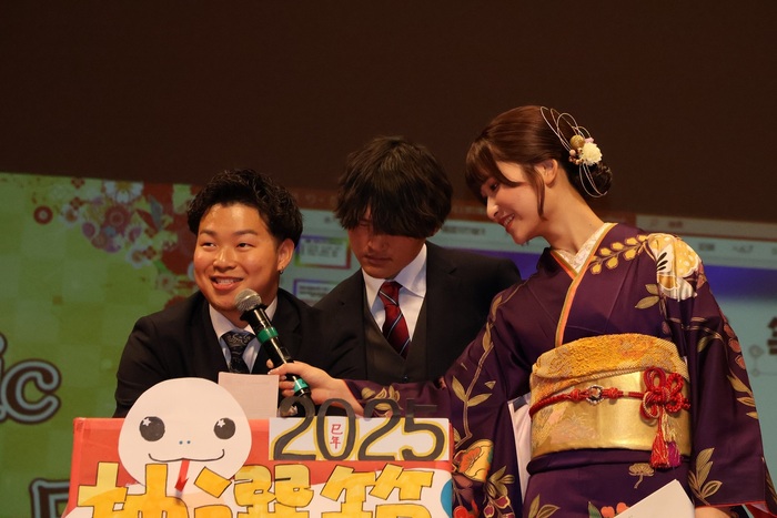 二十歳の祝典　抽選の様子