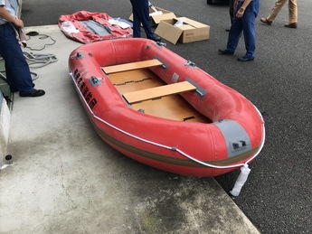 7月に購入した水難救助用ボートの写真