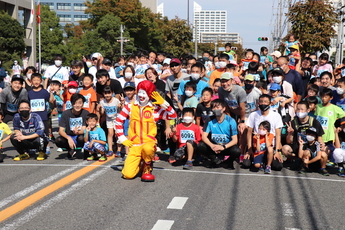 1km親子部門スタート前の様子