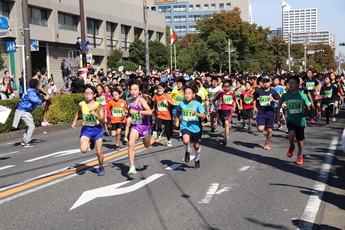 2km小学生部門スタートの様子