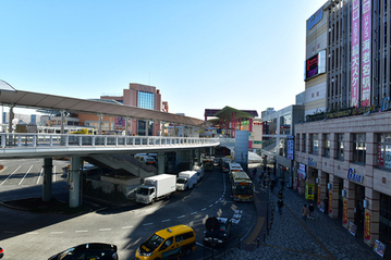 海老名駅東口バスロータリーの写真