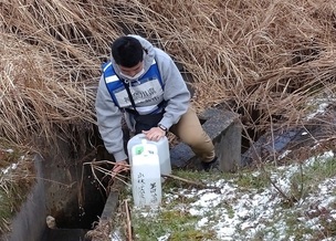 志賀町で職員が従事している様子の写真1