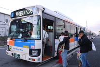 シャトルバス