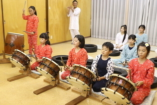 上郷はやし連の練習風景