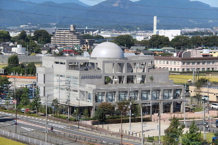 中央図書館外観